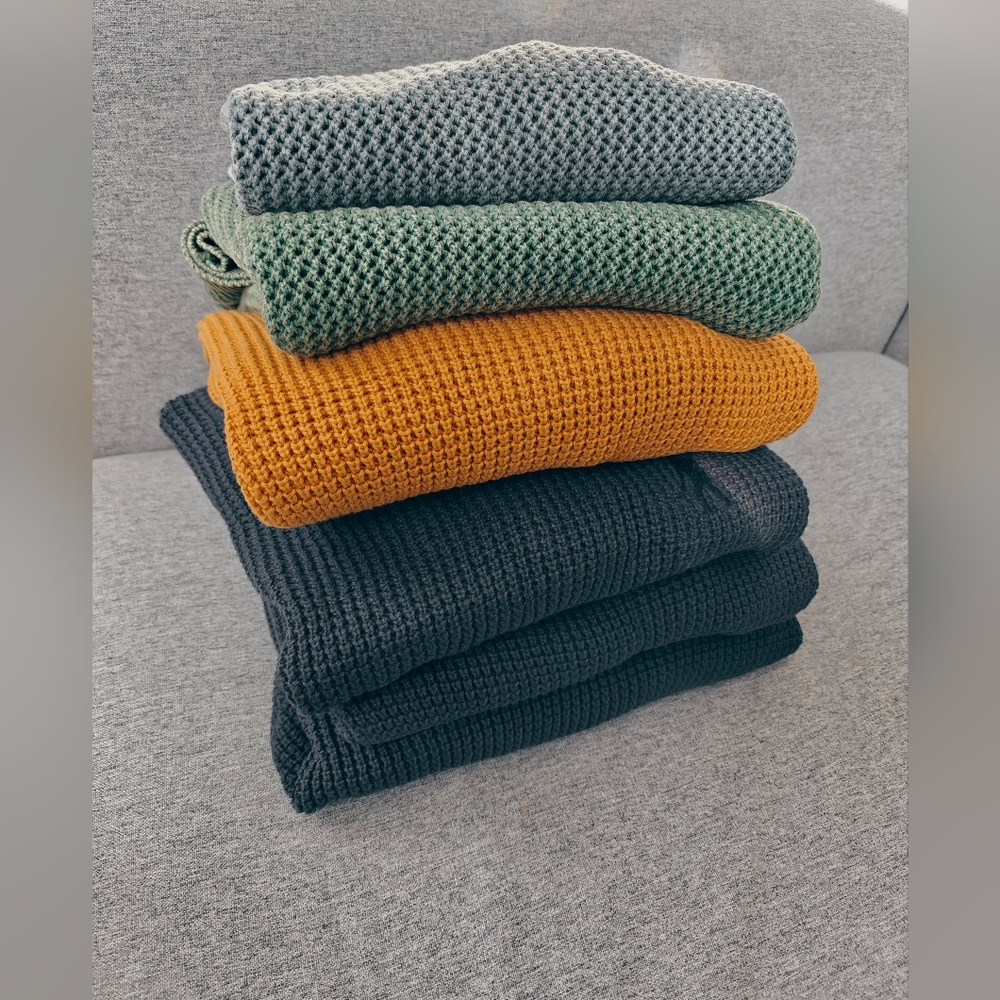 Passport Men's Deep Blue Crewneck Sweater